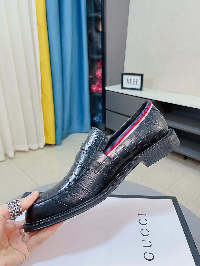 Men's shoes💰520🌸🌸【GUCCi】Original calfskin, water-dyed cowhide lining, original outsole, men's and women's fashion, formal casual leather shoes, slip-on men's and women's shoes series, young fashion, European and American trends, British style, random matching, comfortable feet, standard code: men's size 38-44 (45 can be customized)\nGrade: same style as the official website, original quality